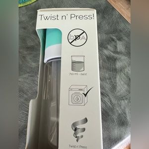 Pressa bottle